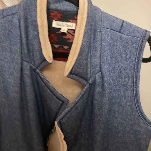 Hem &Thread vest - Picture 5 of 6